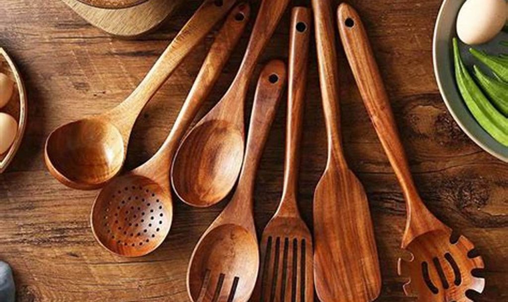 wood kitchen utensils