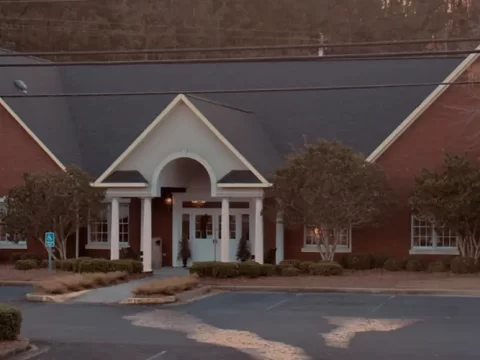 Anniston Memorial Funeral Home: Compassionate Services & Support – 24/7